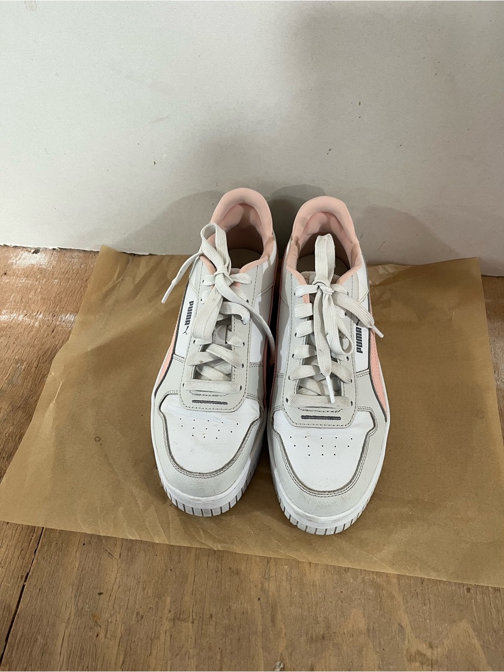 Puma Women White and Light Pink Low-Top Sneakers size 8.5